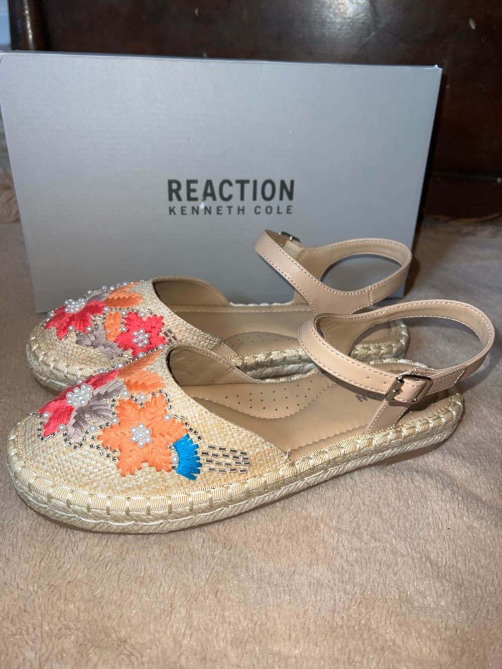 Reaction Kenneth Cole Beige Espadrille Sandals with Multicolor Floral Embroidery - Picture 3 of 7
